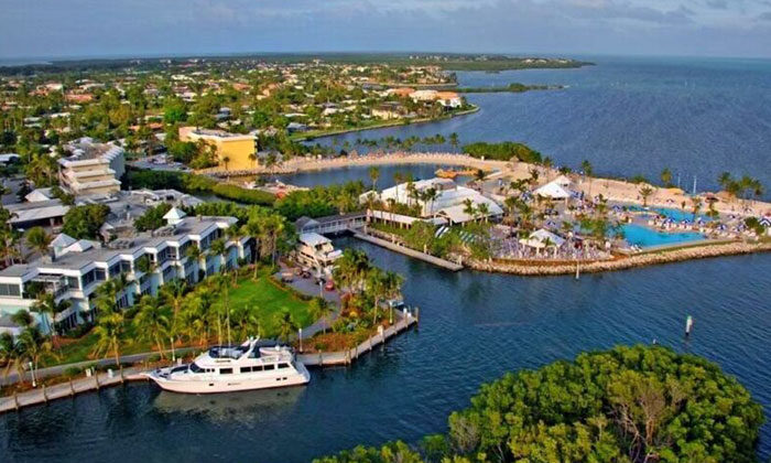 Florida’da zenginlerin mahallesi herkesten önce aşılandı