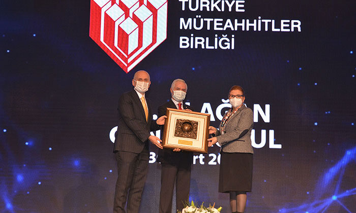 Müteahhitler dış politikada sorun istemiyor