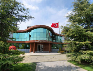 Haldun Taner Sahnesi’nde acil restorasyon gerekiyor