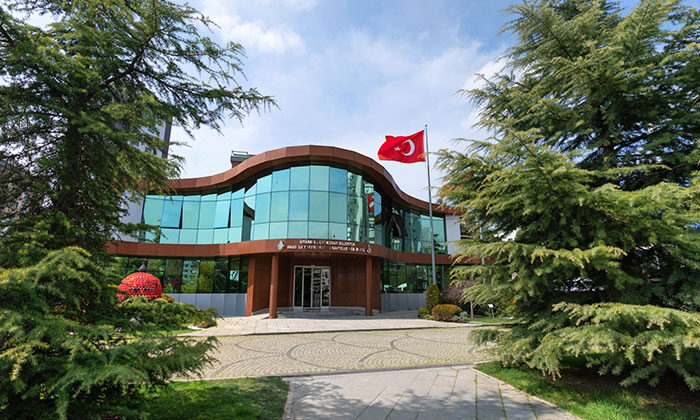 Haldun Taner Sahnesi’nde acil restorasyon gerekiyor