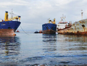 İzmir Aliağa dünyanın gemi çöplüğü oldu