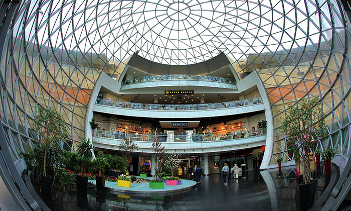 Pandemiye rağmen AVM’lerden vazgeçmedik