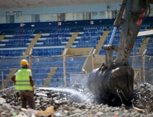 Adana 5 Ocak Fatih Terim Stadı’nın yıkımı başladı