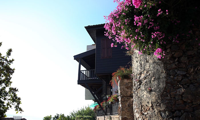 Alanya Tophane Mahallesi sakinleri tarihle iç içe yaşıyor