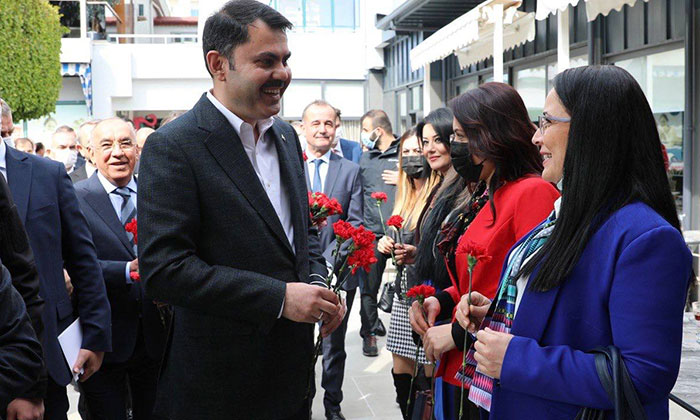 Bakan Kurum’dan kadınlara 8 Mart kutlaması