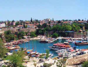 Halk GYO Antalya’da arsa aldı