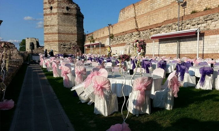 Topkapı Surları yıllardır depo ve düğün salonu olarak kullanılıyor