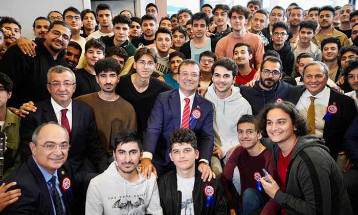 Öğrenciler yurt olmayınca tarikat yurtlarına mecbur kalıyor