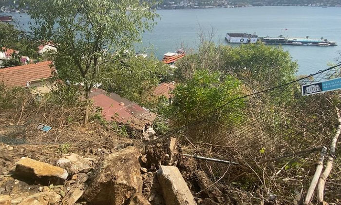 Beklenen felaket geldi… Beşiktaş’ta evlere kaya yağdı!