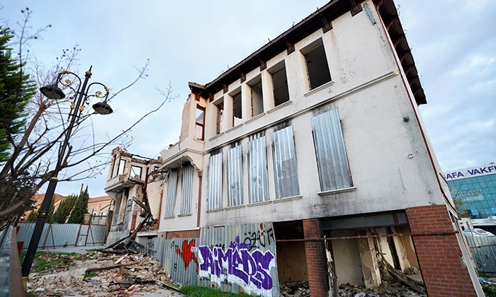 İmamoğlu’ndan TÜGVA’ya: Şu pejmürde hale bak!