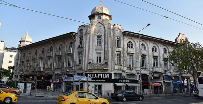 İzmir Konak’taki tarihi Büyük Kardiçalı Han satılık!