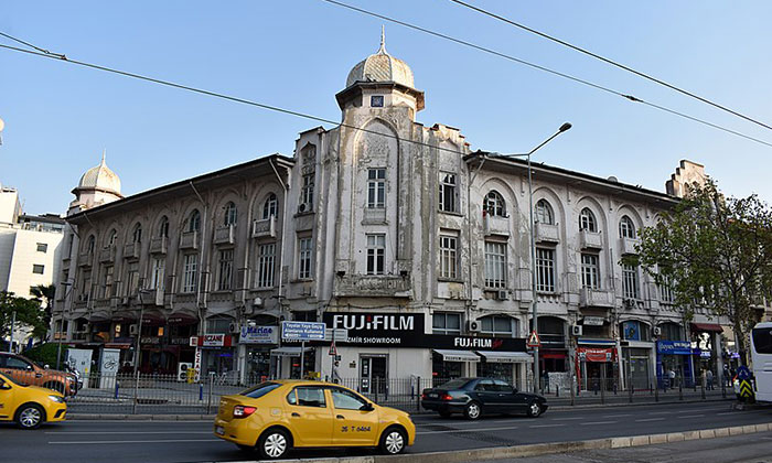 İzmir Konak’taki tarihi Büyük Kardiçalı Han satılık!