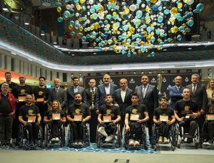 Fuzul’den Galatasaray’a çifte şampiyonluk coşkusu