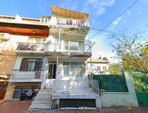 Büyükada’da satılık deniz manzaralı ahşap bina!