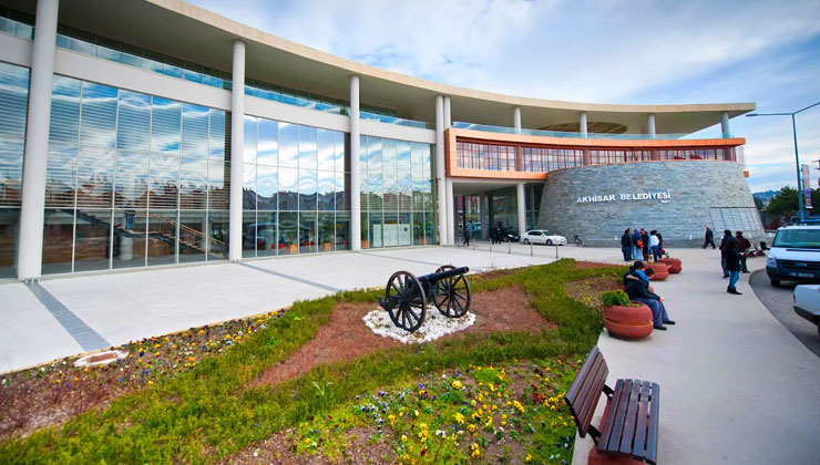 Akhisar Belediyesi’nden 430 milyon liraya satılık 19 taşınmaz
