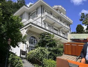 FETÖ’cü Akın İpek’in olan Beyaz Köşk’ün yeni sahibi, Ali Bekmezci!